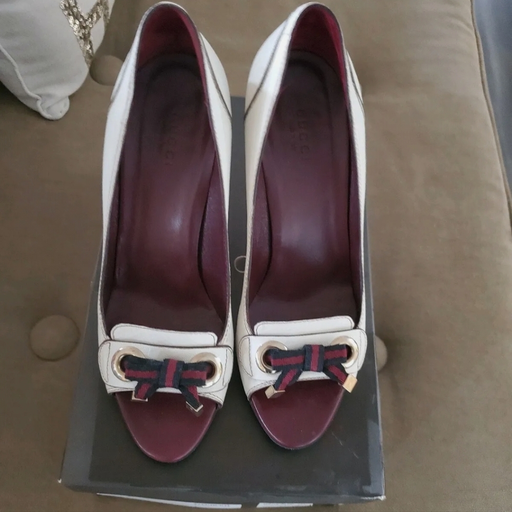 Gucci women white leather heels- size 7B- excellent condition